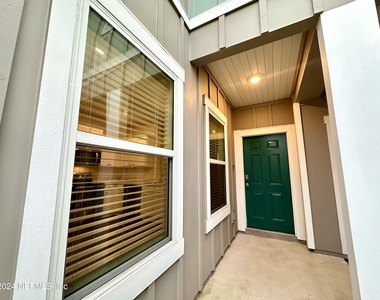 336 Aralia Lane - Photo Thumbnail 4