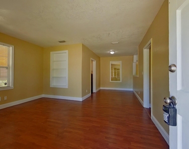 1162 Lake Forest Boulevard - Photo Thumbnail 2