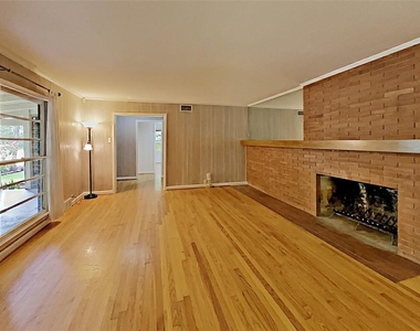 1427 Cedar Hill Avenue - Photo Thumbnail 2