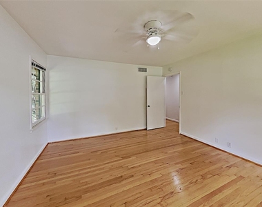 1427 Cedar Hill Avenue - Photo Thumbnail 6