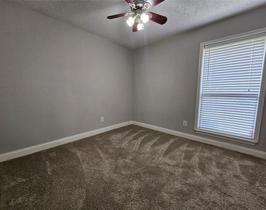 1508 Sweetwater Circle - Photo Thumbnail 7