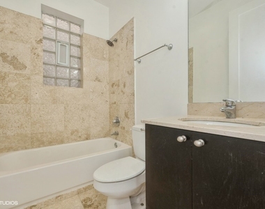 2444 W Madison Street - Photo Thumbnail 5