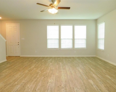 3129 Solana Circle - Photo Thumbnail 3