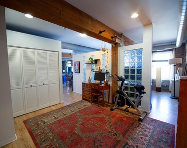 515 N Noble Street - Photo Thumbnail 2