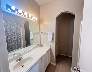 2808 Appaloosa Court - Photo Thumbnail 15