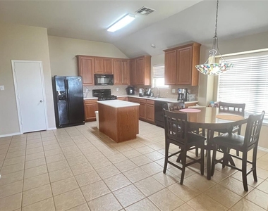 2808 Appaloosa Court - Photo Thumbnail 9