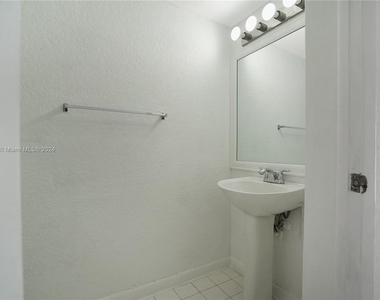 171 Riviera Cir - Photo Thumbnail 17