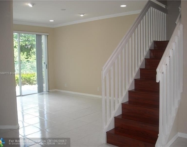 4015 Nw 92nd Ave - Photo Thumbnail 2