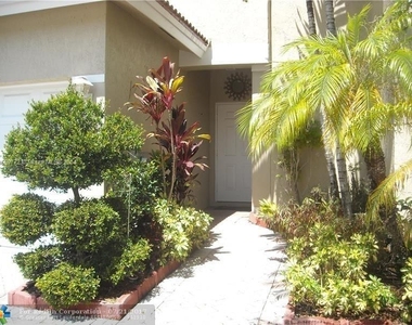 4015 Nw 92nd Ave - Photo Thumbnail 1