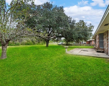 1607 Laurel Oaks Drive - Photo Thumbnail 15