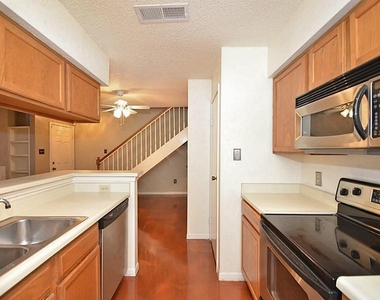 2120 El Paseo Street - Photo Thumbnail 8