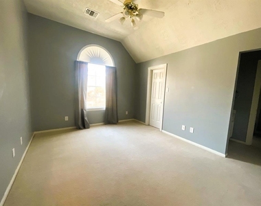 3215 Canna Lily Court - Photo Thumbnail 8