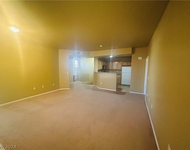 8555 W Russell Road - Photo Thumbnail 13