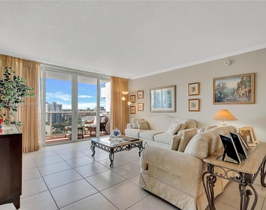 3140 S Ocean Dr - Photo Thumbnail 8