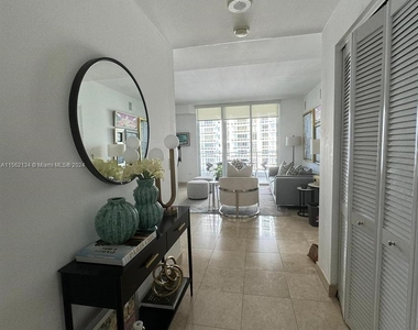 801 Brickell Key Blvd - Photo Thumbnail 15