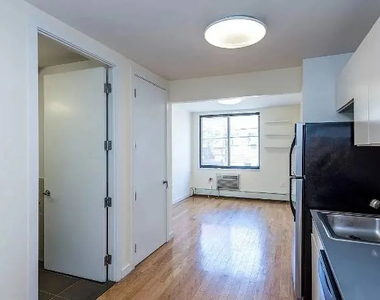 924 Metropolitan Avenue - Photo Thumbnail 0