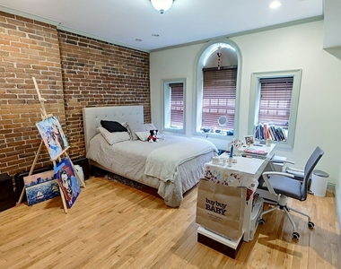 531 Newbury St. - Photo Thumbnail 5