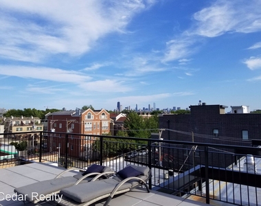 1409 W Diversey Pkwy - Photo Thumbnail 24