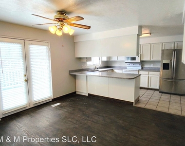 2496 E Newport Cir - Photo Thumbnail 6