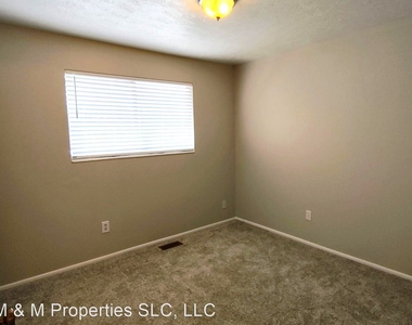 2496 E Newport Cir - Photo Thumbnail 13