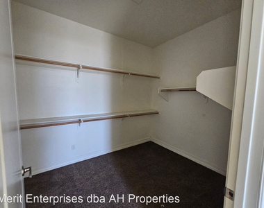 1456 E 9th St #215 - Photo Thumbnail 13