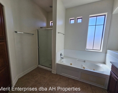 1456 E 9th St #215 - Photo Thumbnail 10