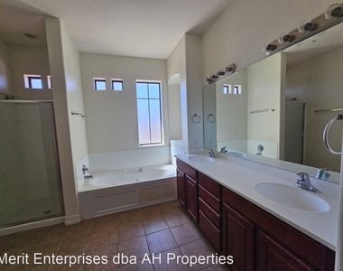 1456 E 9th St #215 - Photo Thumbnail 11