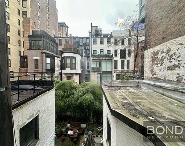 East 65th Street - Photo Thumbnail 12