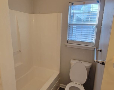 3010 Asbury Cir - Photo Thumbnail 14