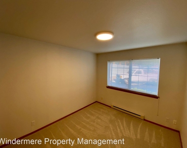 2680/2690 Alderwood Ave - Photo Thumbnail 8