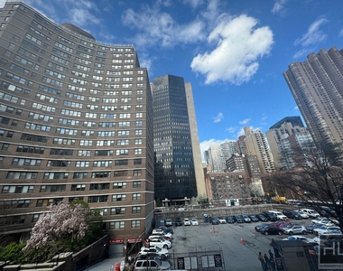 East 36 Street - Photo Thumbnail 2