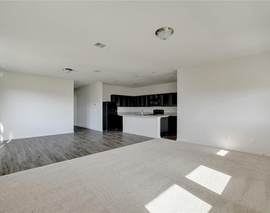 305 Shiro Dr - Photo Thumbnail 5