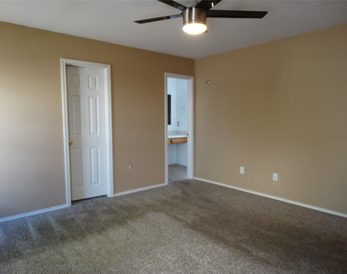 15305 Velias Way - Photo Thumbnail 5