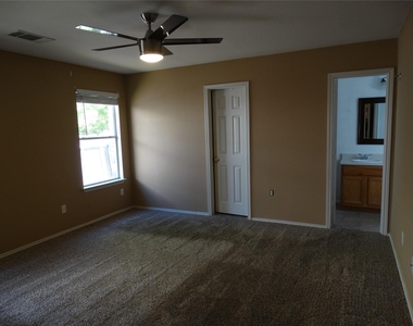 15305 Velias Way - Photo Thumbnail 4