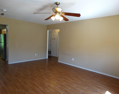 15305 Velias Way - Photo Thumbnail 2