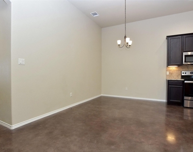 517 Jack Rabbit Ln - Photo Thumbnail 5