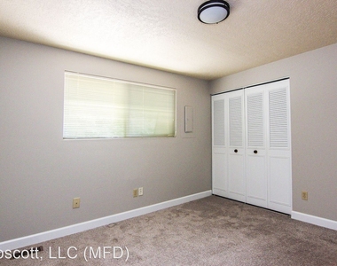 1684 8th Ave - Apt. 18 - Photo Thumbnail 2