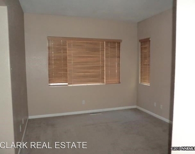 4462 Kings Peak Circle - Photo Thumbnail 2