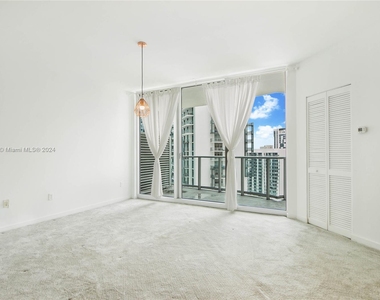 300 S Biscayne Blvd - Photo Thumbnail 5