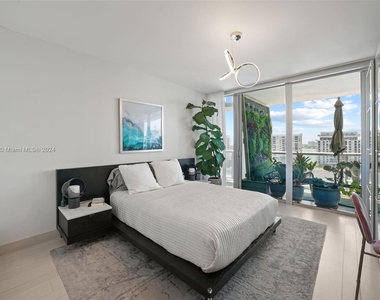 6799 Collins Ave - Photo Thumbnail 21