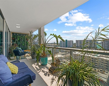 6799 Collins Ave - Photo Thumbnail 9