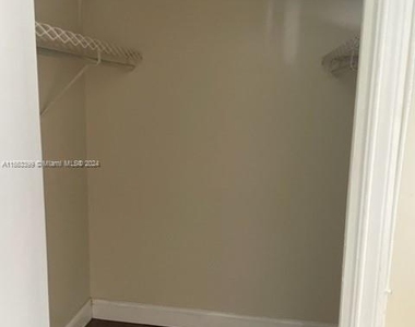 9421 Live Oak Pl - Photo Thumbnail 12