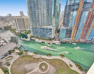 475 Brickell Ave - Photo Thumbnail 10