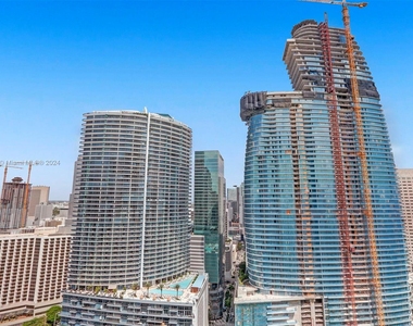 475 Brickell Ave - Photo Thumbnail 12