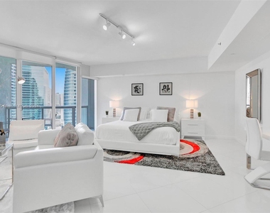 475 Brickell Ave - Photo Thumbnail 0