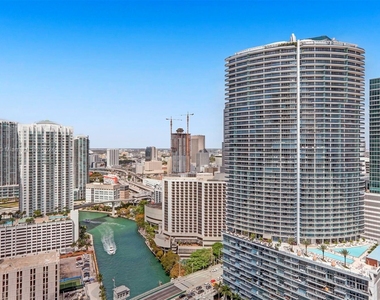 475 Brickell Ave - Photo Thumbnail 14