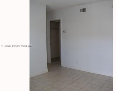 4773 Nw 9 - Photo Thumbnail 6