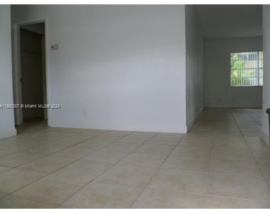 4773 Nw 9 - Photo Thumbnail 5