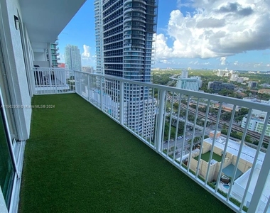 1250 S Miami Ave - Photo Thumbnail 6