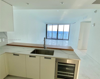 15701 Collins Ave - Photo Thumbnail 1